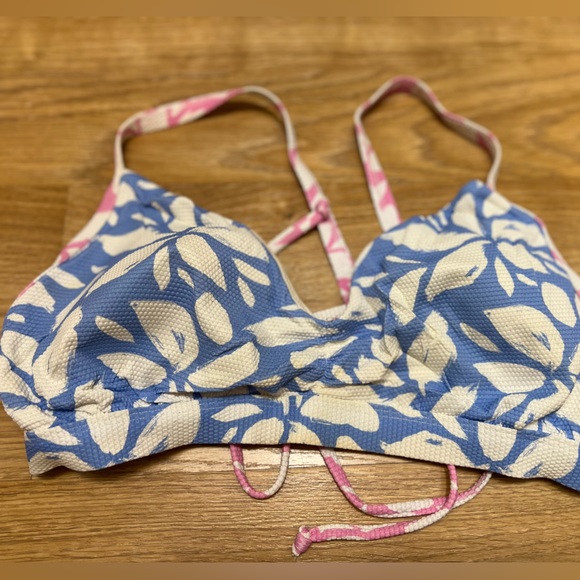 Body Glove Bikini. Top size E bottom size L - Picture 8 of 9